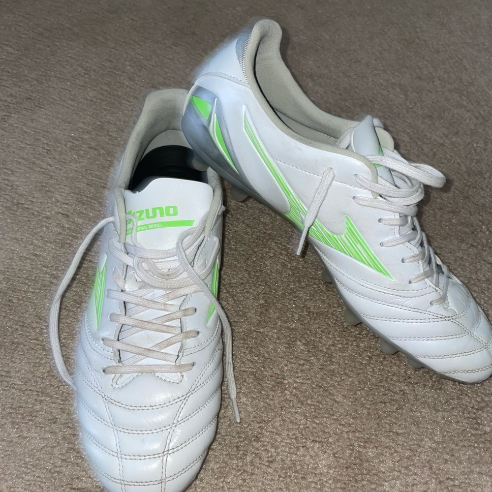 Mizuno Morelia Neo IV Pro Soccer Cleats